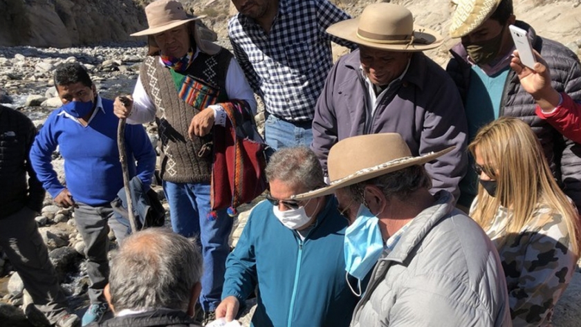 Raúl recorrió la locación para el nuevo dique de Ampajango