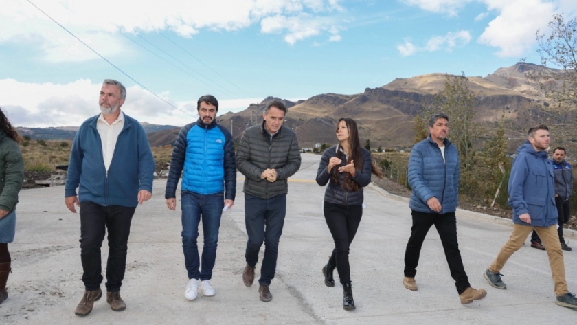 Katopodis recorrió la pavimentación de la Avenida Los Lagos en San Martín de los Andes