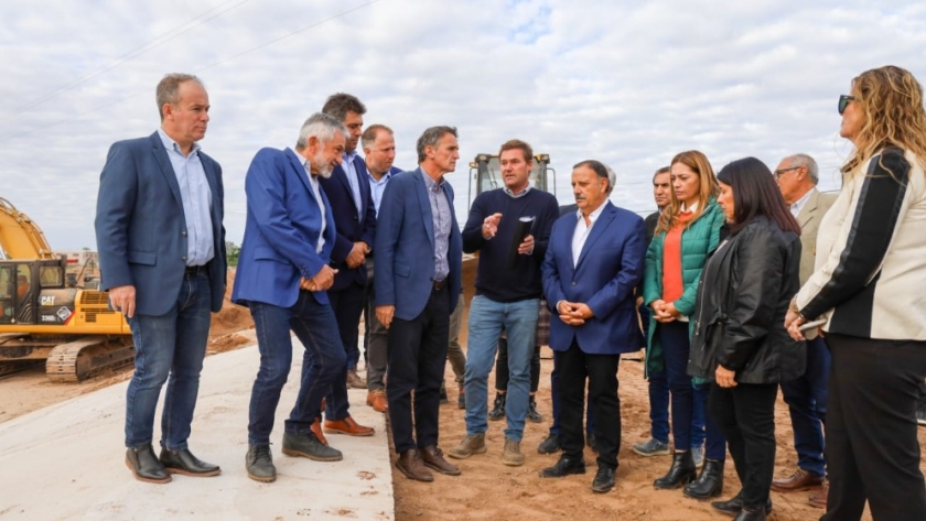 El gobernador Ricardo Quintela visitó el avance de la importante obra El Vertedero para el cauce del Río Tajamar