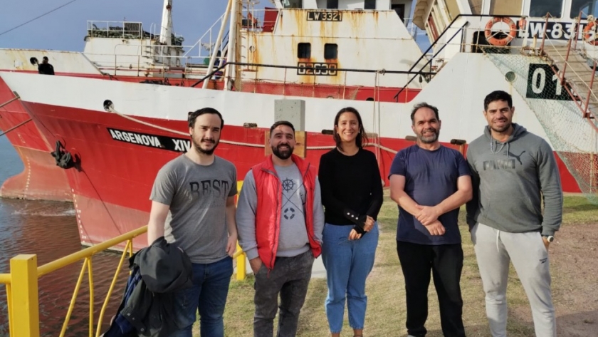 INIDEP monitorea el estado reproductivo de la merluza negra en el área norte a bordo de un buque comercial