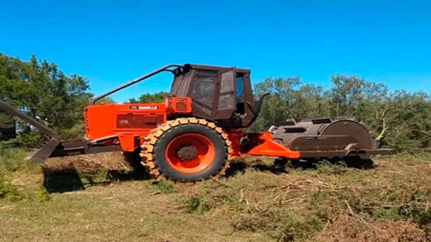 Desarrollan un rolo autopropulsado para realizar una ganadería sustentable en bosques nativos