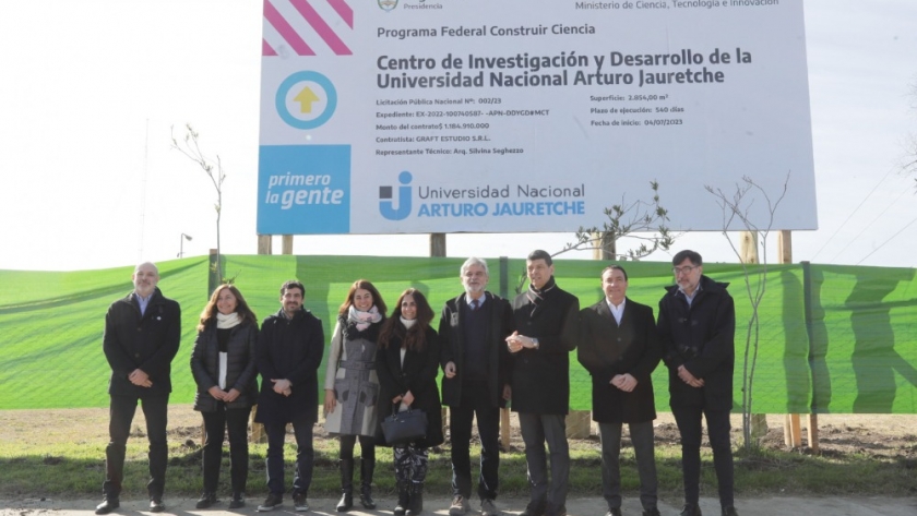 Inicio de la obra del Centro I+D de la Universidad Nacional Arturo Jauretche con la presencia del ministro Filmus