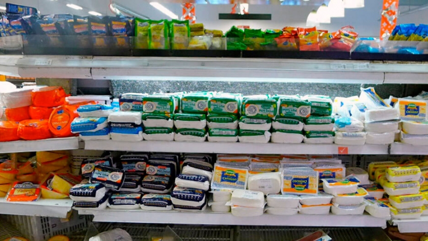 Quesos, yogures y postres, entre los que más cayeron en la crisis comercial de alimentos y bebidas