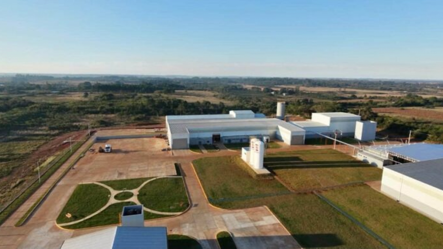 Una nueva planta industrial se prepara para transformar 500 toneladas de madera por día con foco en la exportación