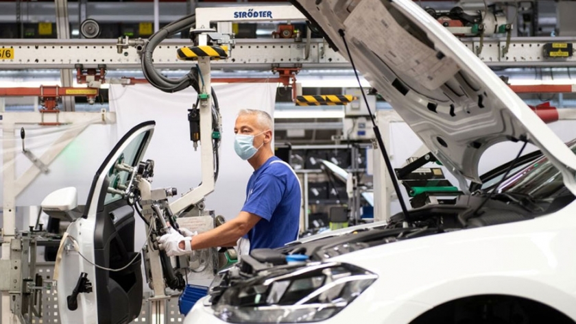 En agosto el empleo tuvo la menor caída mensual en 18 meses