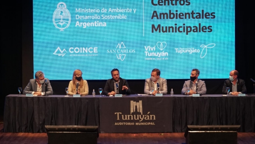 Cabandié anunció la construcción de centros ambientales para robustecer la gestión de residuos del Valle de Uco, Mendoza