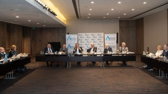 Empresarios de la AEA y Raúl Jalil coincidieron en la necesidad de reglas claras para invertir