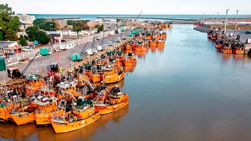 Mar de fondo en Rawson previo a la prospección de langostino