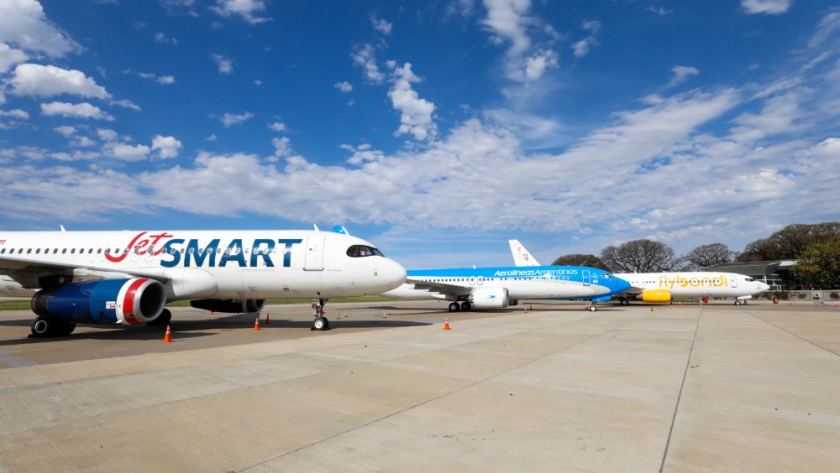 Flybondi y JetSmart refuerzan sus flotas ante la salida temporal de Aerolíneas Argentinas de algunas rutas