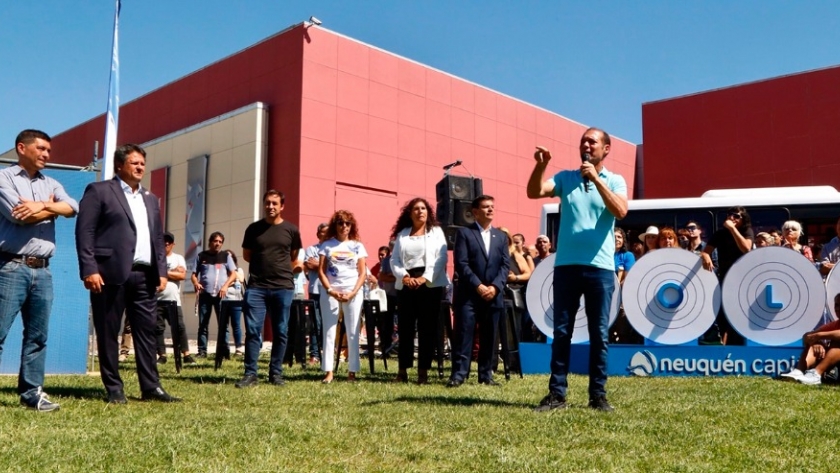 Histórico: nuevo servicio de colectivos para la ciudad de Neuquén