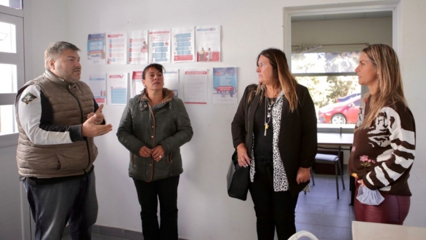 Firmamos convenio con González Chaves en el marco del Programa de Abordaje Comunitario Abrazar Argentina