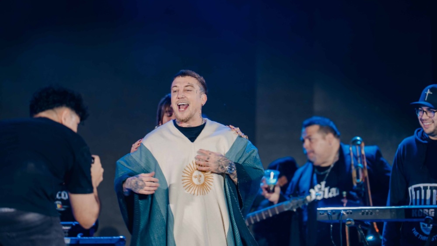 El Polaco y Paquito Ocaño encendieron El Patio del Poncho con música y tradición