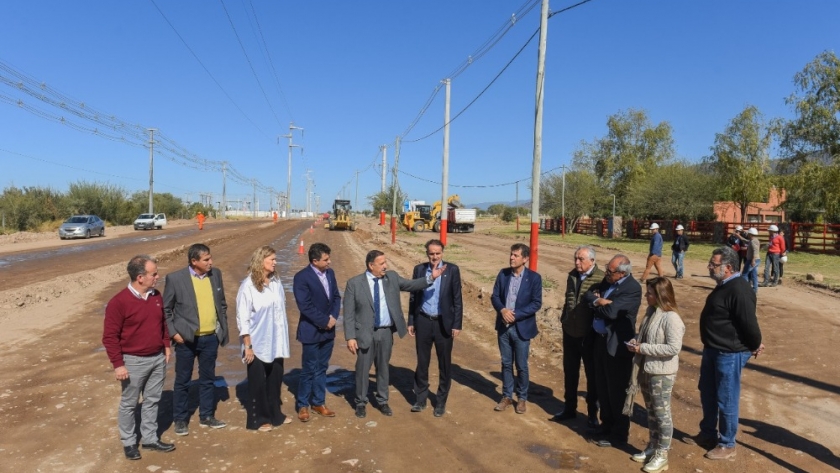 Quintela y Katopodis recorrieron la obra de conexión vial en avenida Los Cactus