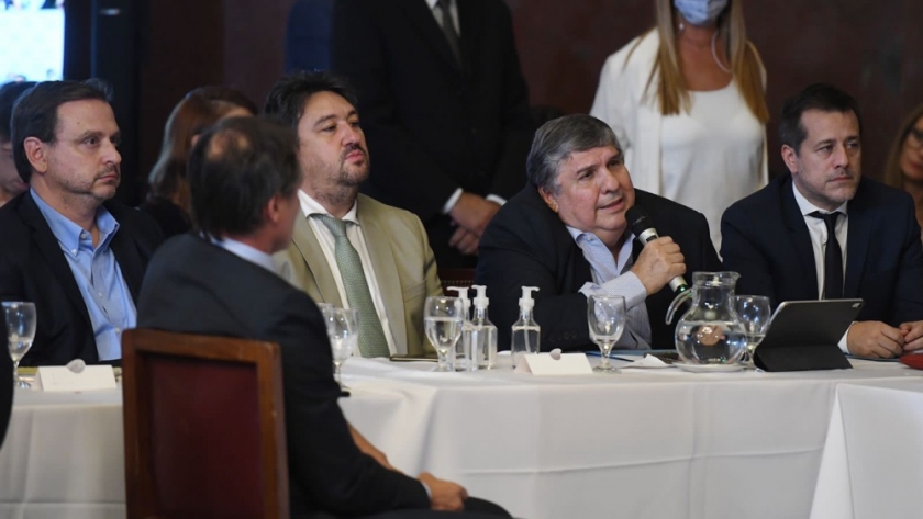 Para Mayans, la salida del endeudamiento es con “el crecimiento económico”