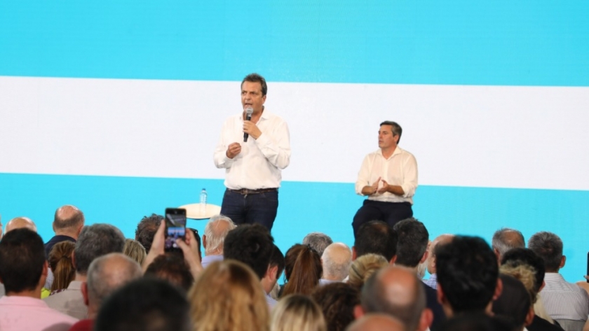 Perotti y Massa mantuvieron un encuentro con empresario e industriales de la región