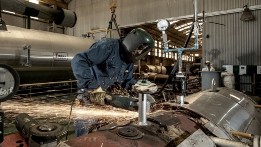 La actividad industrial creció en agosto casi 5% interanual