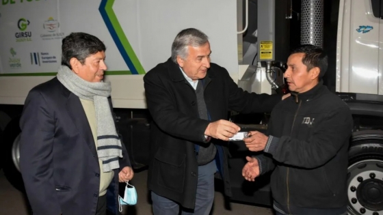Gestión de residuos. Morales entregó en Monterrico un nuevo camión compactador y contenedores