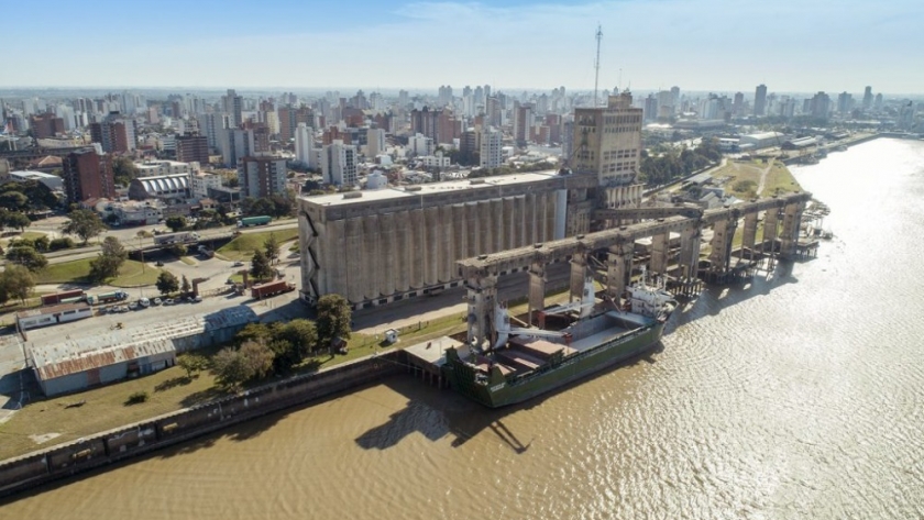 La Provincia trabaja para lograr la conexión fluvial entre los puertos de Santa Fe y La Plata que permitirá tener una vía directa al exterior