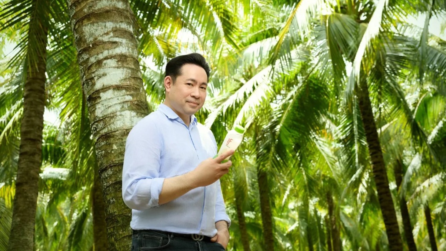 Del puesto callejero a la bolsa de Hong Kong: el tailandés que convirtió el agua de coco en un imperio global