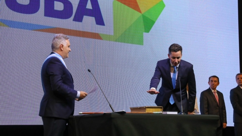 Llaryora tomó juramento a ministros de su gabinete