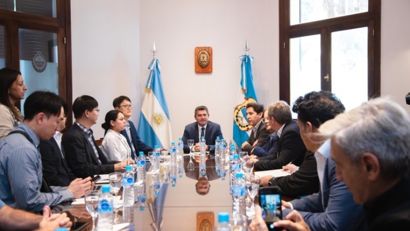 El gobernador Orrego recibió a una delegación de Corea e integrantes del BID