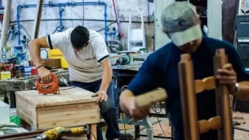Industria pyme: retrocedió 5% anual en agosto y suma tres meses consecutivos de caída