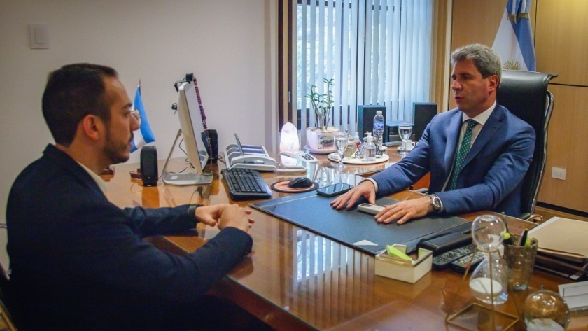 Uñac recibió al subsecretario de Asuntos Políticos de Nación