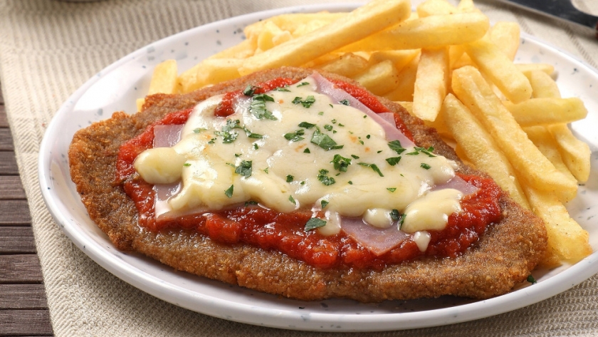 La milanesa napolitana argentina lidera el ranking mundial de Taste Atlas