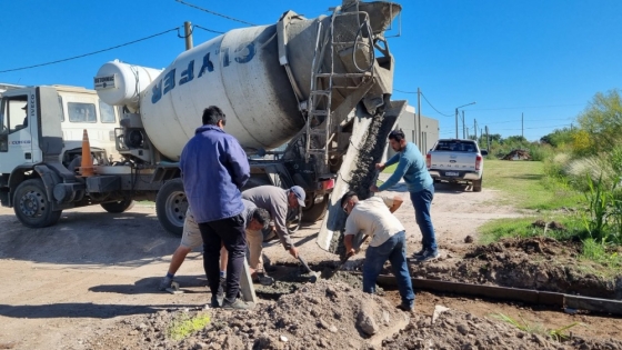 Construcción de cuneta en Barrio Santa Julia