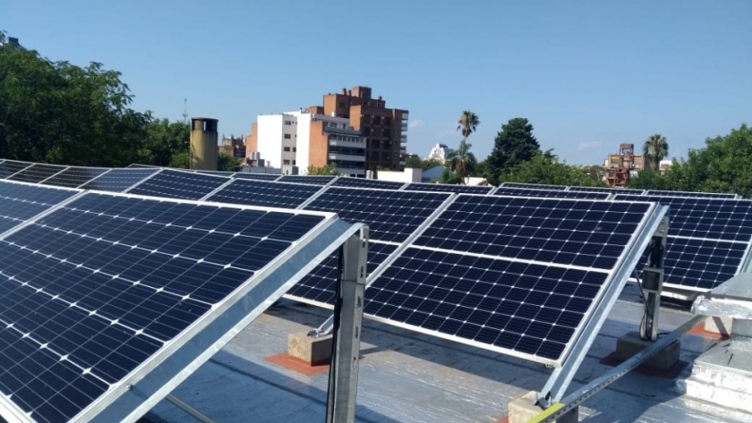 La primera escuela del país que vuelca energía a la red eléctrica