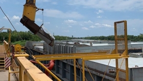 Dragado del Riacho Barranqueras: Salen 9 barcazas con 20 mil toneladas de soja y maíz tras varios meses de paralización por la bajante del río Paraná