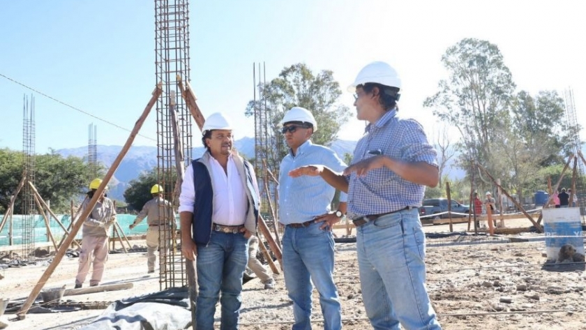 El gobernador Sáenz supervisó en Cafayate dos importantes obras en las que se invierten alrededor de $950 millones