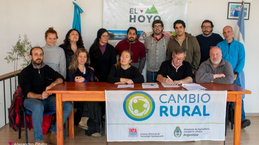 Agricultura participó de la Primera ExpoCoop en Comarca Andina
