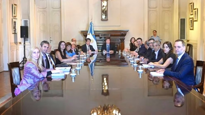 Expansión del gasto social, quita de privilegios y revisión de nombramientos: las primeras medidas tras la reunión de Gabinete