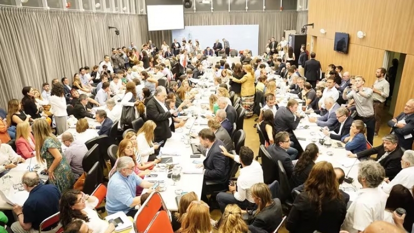 Avanza la Ley Ómnibus en Diputados: el oficialismo logró el dictamen de comisión y buscará darle media sanción este jueves