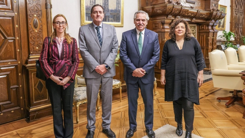 El presidente recibió al titular de la OPS tras el acuerdo para la producción de vacunas y tecnologías sanitarias
