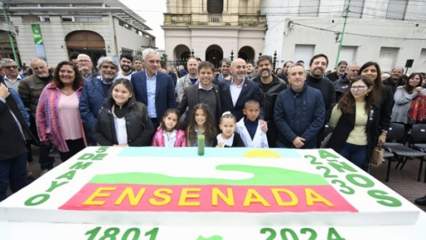 Kicillof y Secco encabezaron el acto por el 223° aniversario de Ensenada