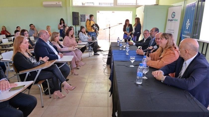 Venerando firmó con la UNSJ un acta complementaria de cooperación y participó del  lanzamiento de posgrado sobre el cannabis medicinal