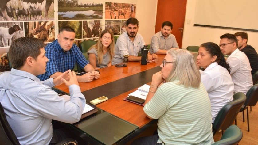 El Ministerio de Producción y el Inti fortalecen vínculos para avanzar en la capacitación a productores apícolas de la provincia