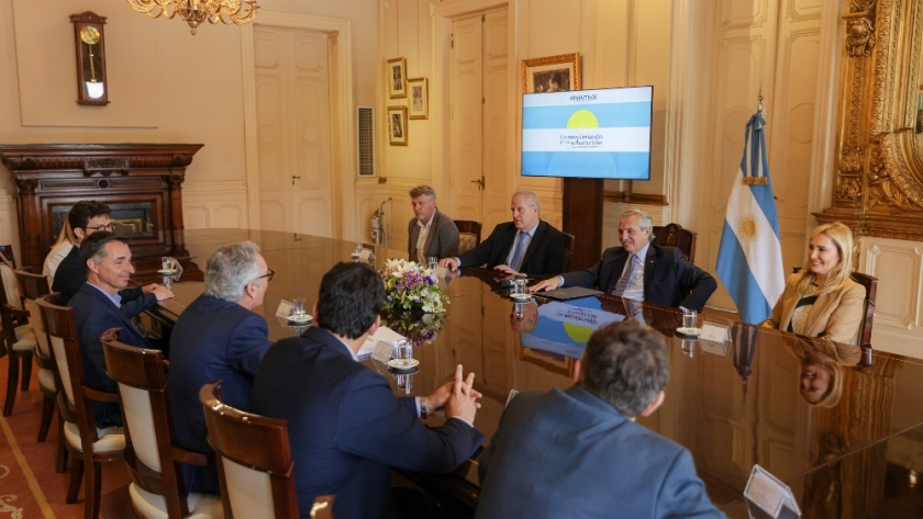 El presidente recibió a miembros de la organización Argentinos por la Educación