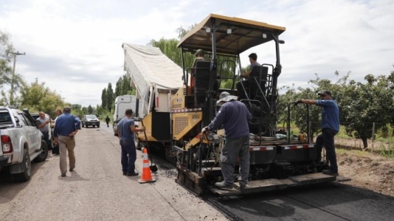 Más obras de Vialidad Mendoza: pavimentan caminos productivos en General Alvear