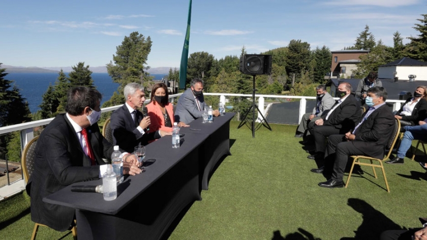 Meoni anunció la construcción de nuevas terminales de ómnibus en Río Negro y la recuperación del Tren Norpatagónico