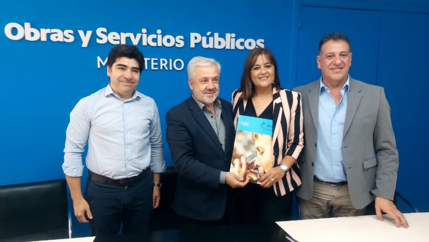 Se amplía la red de agua potable de Uriburu