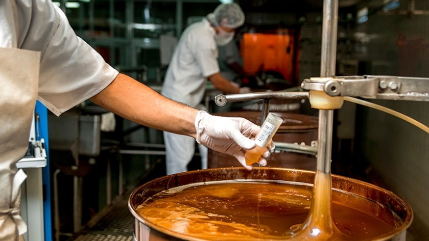 SENASA trabaja en un nuevo análisis para detectar miel adulterada