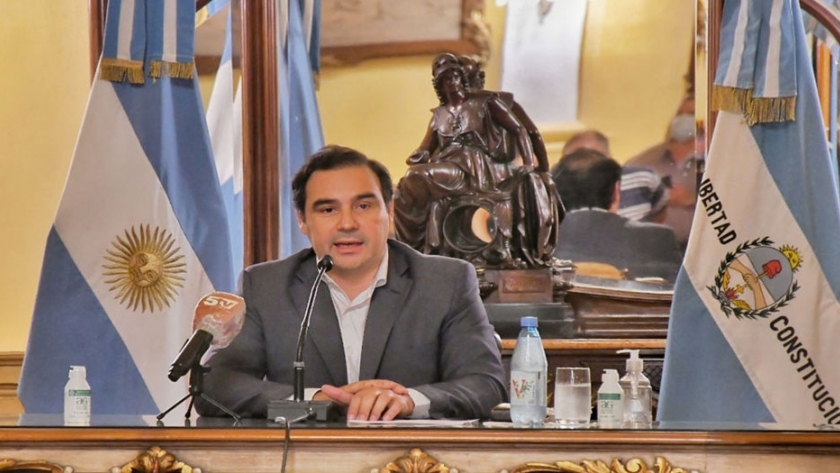 Valdés anunció la continuidad del aislamiento social y liberó actividades comerciales y profesionales en toda la provincia