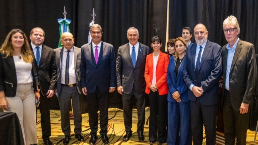 Capitanich recibió al embajador de EEUU y afianzaron relaciones comerciales con el gobierno y empresas chaqueñas