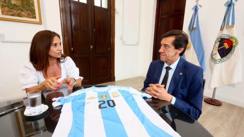 La mamá de un campeón, Sadir recibió a Silvina Riela