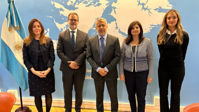 Cornejo se reunió con referentes de diversos sectores productivos en España