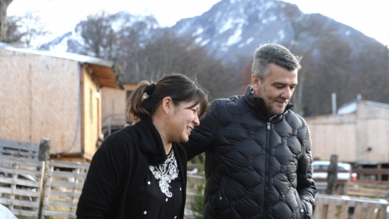 Zabaleta recorrió la urbanización de barrios y visitó emprendedores que recibieron herramientas