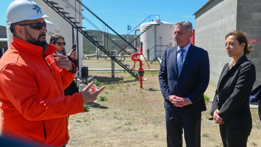 Arcioni y la secretaria de Energía de la Nación visitaron la Planta Piloto de Hidrógeno de la empresa Hychico